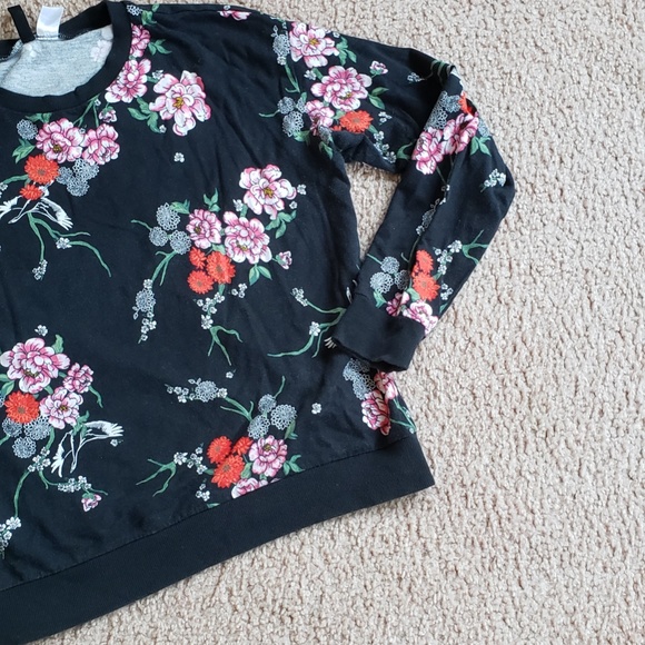 Super Cute H&M Cotton Sweatshirt Black with Pretty Pink Red Green Floral Flowers - Picture 10 of 12